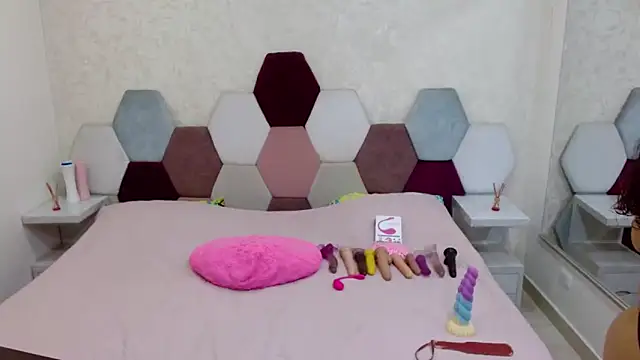 Snapshot of angel_blue chatting on October 6, 2025, 2:40 pm angel blue online show from October 6, 2025, 2:40 pm