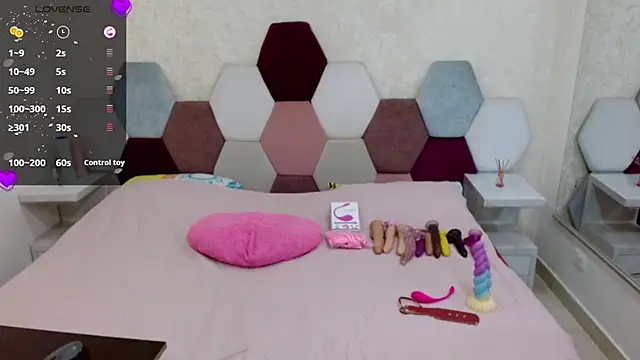 Snapshot of angel_blue chatting on September 12, 2025, 3:45 pm angel blue online show from September 12, 2025, 3:45 pm