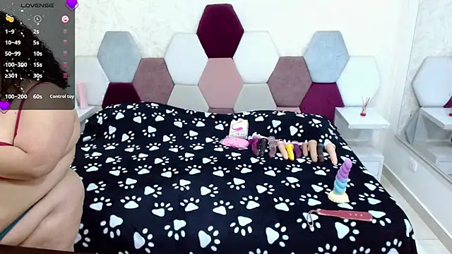 Snapshot of angel_blue chatting on September 22, 2025, 4:13 pm angel blue online show from September 22, 2025, 4:13 pm