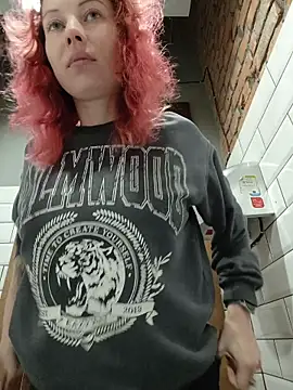 Snapshot of Frost_foxy chatting on November 29, 2025, 2:44 am Frost foxy online show from November 29, 2025, 2:44 am