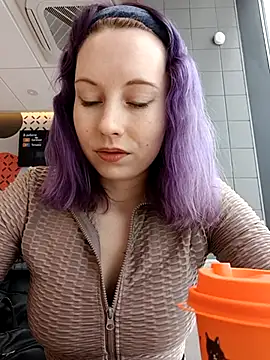 Snapshot of Frost_foxy chatting on February 12, 2025, 9:42 am Frost foxy online show from February 12, 2025, 9:42 am