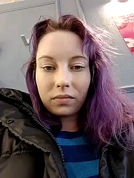 Snapshot of Frost_foxy chatting on February 24, 2025, 10:37 am Frost foxy online show from February 24, 2025, 10:37 am