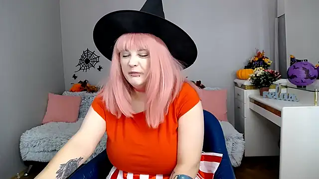 Snapshot of Estheri chatting on October 30, 2025, 7:28 am Estheri online show from October 30, 2025, 7:28 am