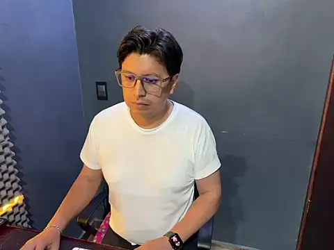 TheSantis online show from March 14, 2025, 2:31 am