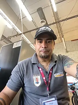 Snapshot of cesarr_222 chatting on April 3, 2026, 5:19 pm cesarr 222 online show from April 3, 2026, 5:19 pm