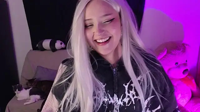 Snapshot of KuroChan420 chatting on March 12, 2025, 2:52 am KuroChan420 online show from March 12, 2025, 2:52 am