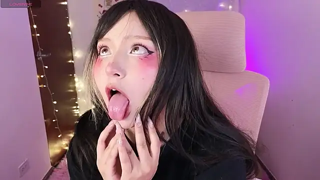 Snapshot of KuroChan420 chatting on December 3, 2025, 2:01 am KuroChan420 online show from December 3, 2025, 2:01 am