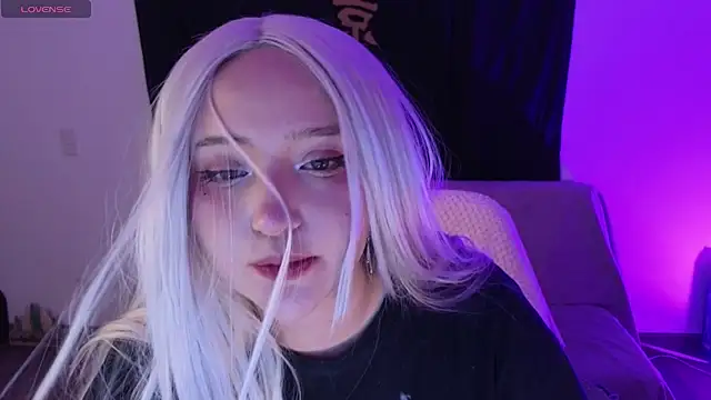 Snapshot of KuroChan420 chatting on February 26, 2025, 3:35 am KuroChan420 online show from February 26, 2025, 3:35 am