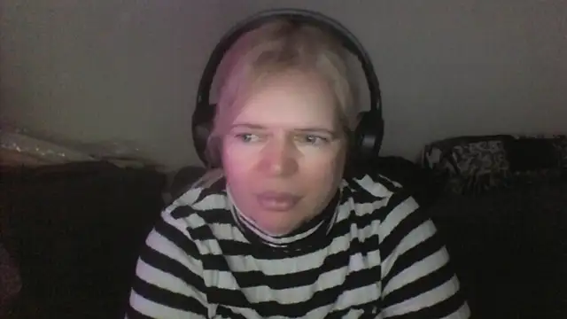 vaneza02 online show from April 23, 2026, 6:42 pm