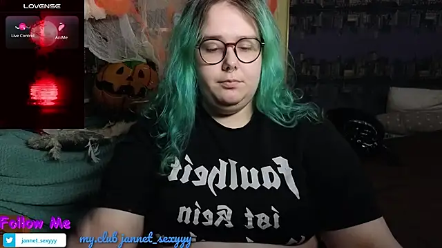 Snapshot of JannetPie chatting on October 31, 2025, 12:51 am JannetPie online show from October 31, 2025, 12:51 am