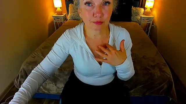 Abby Moore  online show from April 12, 2026, 8:23 pm