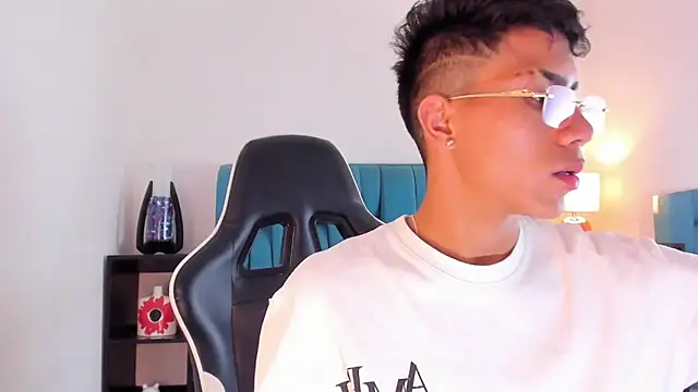 Snapshot of AlanNaughty chatting on January 24, 2025, 7:30 am AlanNaughty online show from January 24, 2025, 7:30 am