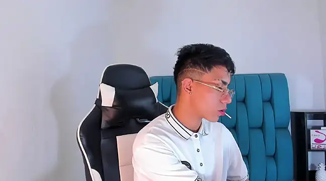 Snapshot of AlanNaughty chatting on February 2, 2025, 4:26 am AlanNaughty online show from February 2, 2025, 4:26 am