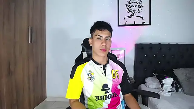 Snapshot of AlanNaughty chatting on October 30, 2025, 12:31 am AlanNaughty online show from October 30, 2025, 12:31 am