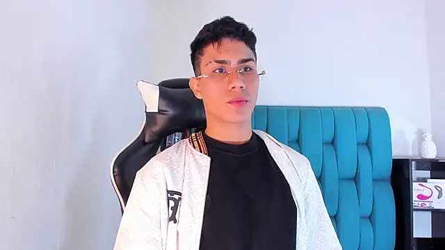 Snapshot of AlanNaughty chatting on March 3, 2025, 8:32 pm AlanNaughty online show from March 3, 2025, 8:32 pm