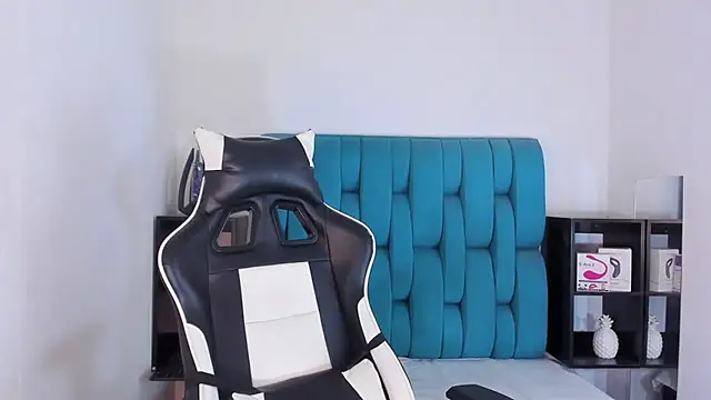 Snapshot of AlanNaughty chatting on February 15, 2025, 8:56 pm AlanNaughty online show from February 15, 2025, 8:56 pm