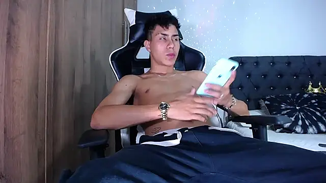 Snapshot of AlanNaughty chatting on March 15, 2025, 12:04 am AlanNaughty online show from March 15, 2025, 12:04 am