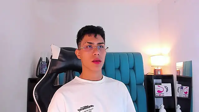 Snapshot of AlanNaughty chatting on February 1, 2025, 5:18 am AlanNaughty online show from February 1, 2025, 5:18 am