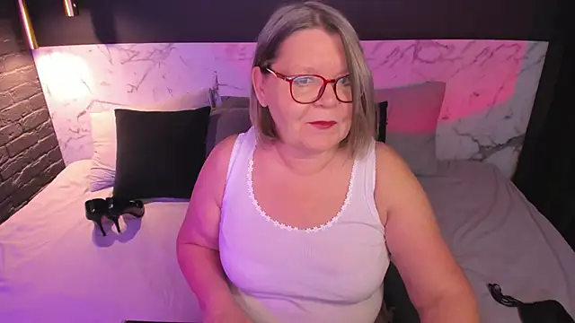 Snapshot of Shannonshine chatting on November 5, 2025, 1:14 pm Shannonshine online show from November 5, 2025, 1:14 pm