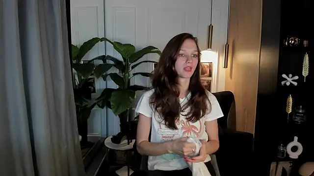 MirandaGlow online show from June 28, 2026, 5:47 am