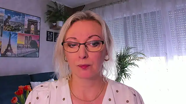 Snapshot of vanessa_chat chatting on May 12, 2026, 1:28 pm vanessa chat online show from May 12, 2026, 1:28 pm