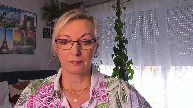 vanessa chat online show from September 15, 2025, 1:33 pm