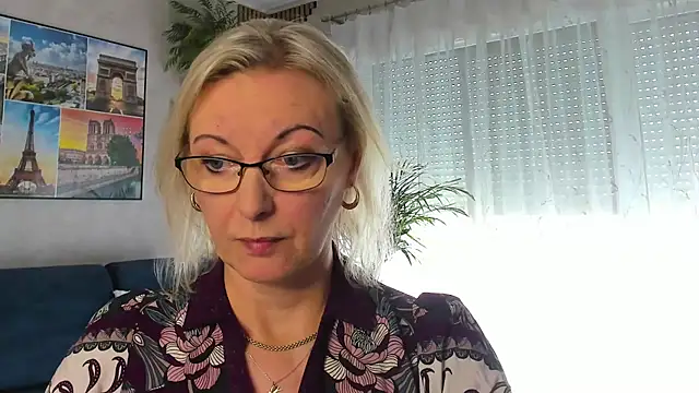 Snapshot of vanessa_chat chatting on May 17, 2026, 1:44 pm vanessa chat online show from May 17, 2026, 1:44 pm