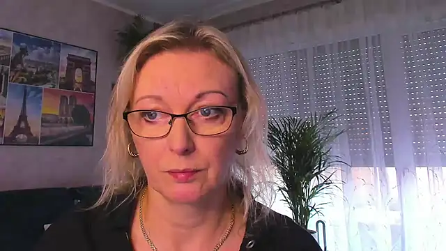 vanessa chat online show from November 4, 2025, 2:10 pm