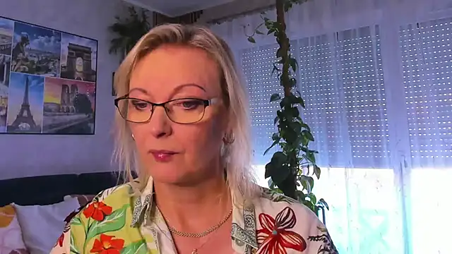 vanessa chat online show from September 24, 2025, 1:28 pm