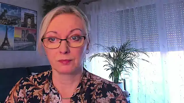 Snapshot of vanessa_chat chatting on April 21, 2026, 4:13 pm vanessa chat online show from April 21, 2026, 4:13 pm