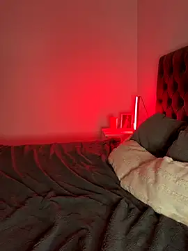 Snapshot of EllaMae chatting on November 24, 2025, 7:03 pm EllaMae online show from November 24, 2025, 7:03 pm