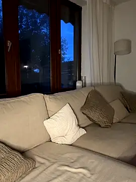 Snapshot of EllaMae chatting on November 4, 2025, 4:11 pm EllaMae online show from November 4, 2025, 4:11 pm