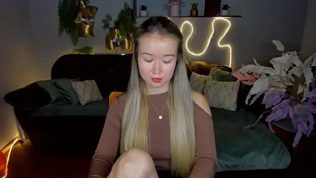 PollyOcean online show from November 24, 2025, 10:59 am