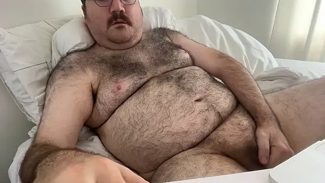 Snapshot of elagobear chatting on June 19, 2026, 6:47 pm elagobear online show from June 19, 2026, 6:47 pm