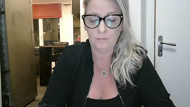 lilie69 online show from January 5, 2026, 6:00 pm