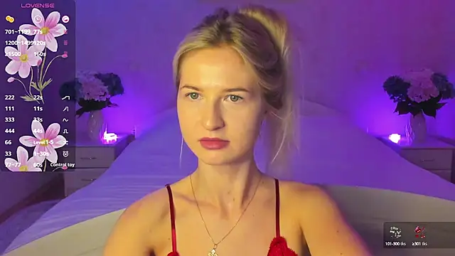 AnnaCarrera online show from September 15, 2025, 5:57 pm