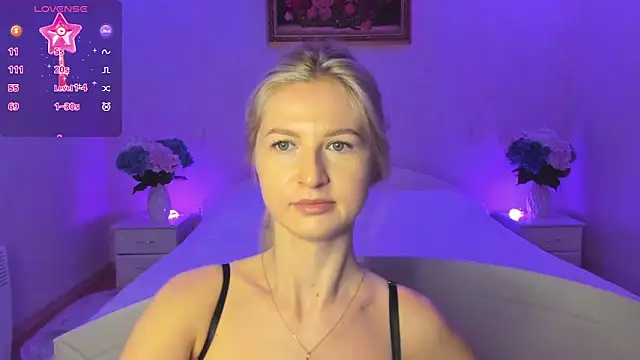 AnnaCarrera online show from November 18, 2025, 8:34 pm