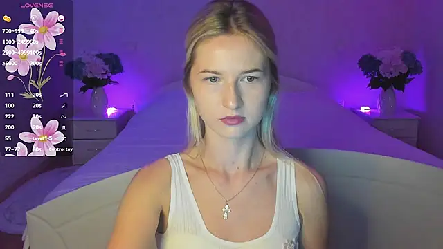 AnnaCarrera online show from September 18, 2025, 6:33 pm