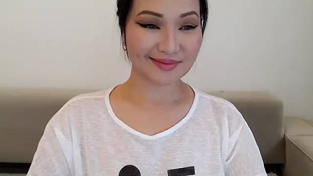 Snapshot of DanyMin chatting on November 4, 2025, 7:34 am DanyMin online show from November 4, 2025, 7:34 am