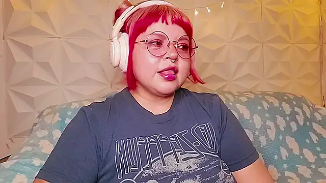 Snapshot of Satyn_doll chatting on June 19, 2026, 10:25 pm Satyn doll online show from June 19, 2026, 10:25 pm