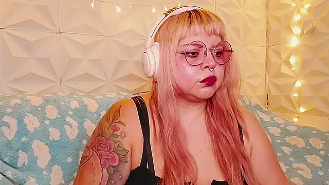 Snapshot of Satyn_doll chatting on May 20, 2026, 10:18 pm Satyn doll online show from May 20, 2026, 10:18 pm