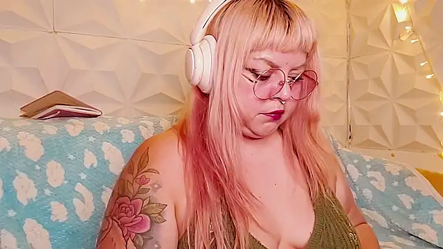 Snapshot of Satyn_doll chatting on May 22, 2026, 2:20 am Satyn doll online show from May 22, 2026, 2:20 am