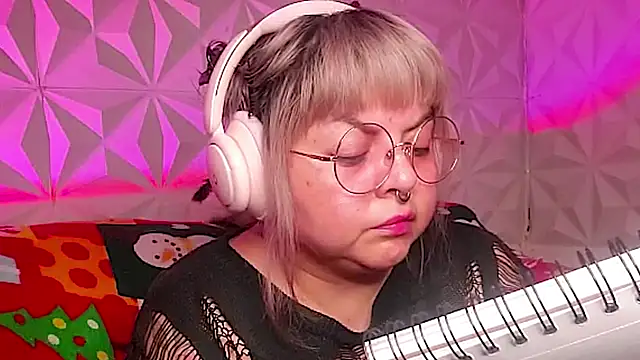 Snapshot of Satyn_doll chatting on December 14, 2025, 10:04 pm Satyn doll online show from December 14, 2025, 10:04 pm