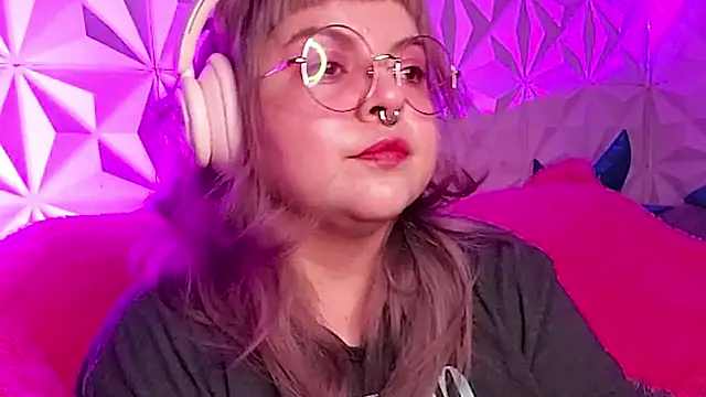 Snapshot of Satyn_doll chatting on November 7, 2025, 12:15 am Satyn doll online show from November 7, 2025, 12:15 am