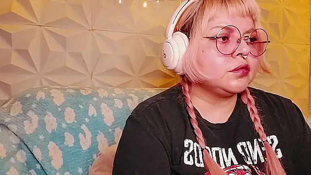 Snapshot of Satyn_doll chatting on May 20, 2026, 1:13 am Satyn doll online show from May 20, 2026, 1:13 am