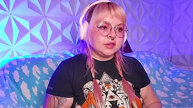 Snapshot of Satyn_doll chatting on April 25, 2026, 12:13 am Satyn doll online show from April 25, 2026, 12:13 am