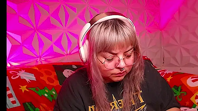 Snapshot of Satyn_doll chatting on December 18, 2025, 1:44 am Satyn doll online show from December 18, 2025, 1:44 am