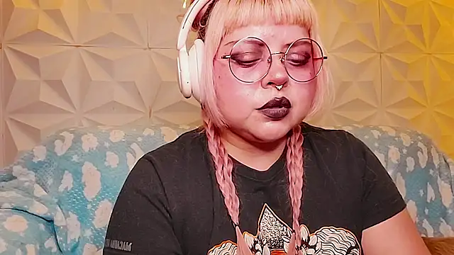 Snapshot of Satyn_doll chatting on May 15, 2026, 11:03 pm Satyn doll online show from May 15, 2026, 11:03 pm