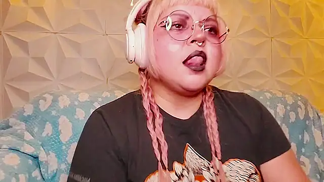 Snapshot of Satyn_doll chatting on May 15, 2026, 11:25 pm Satyn doll online show from May 15, 2026, 11:25 pm