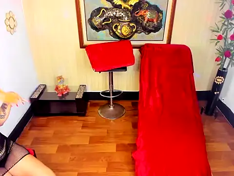 Snapshot of PowerExplosive chatting on November 9, 2025, 10:36 pm PowerExplosive online show from November 9, 2025, 10:36 pm